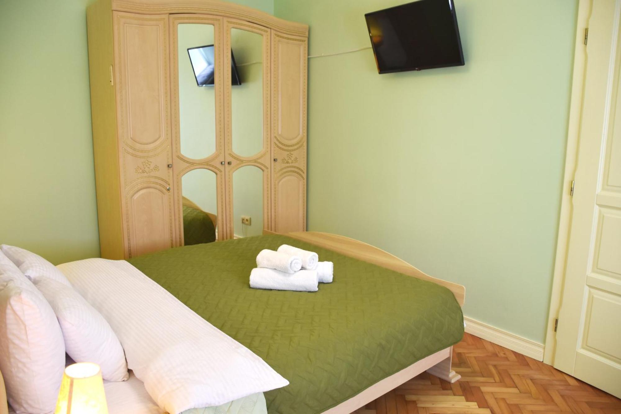 Renewed Central Apartment Lviv Exterior foto